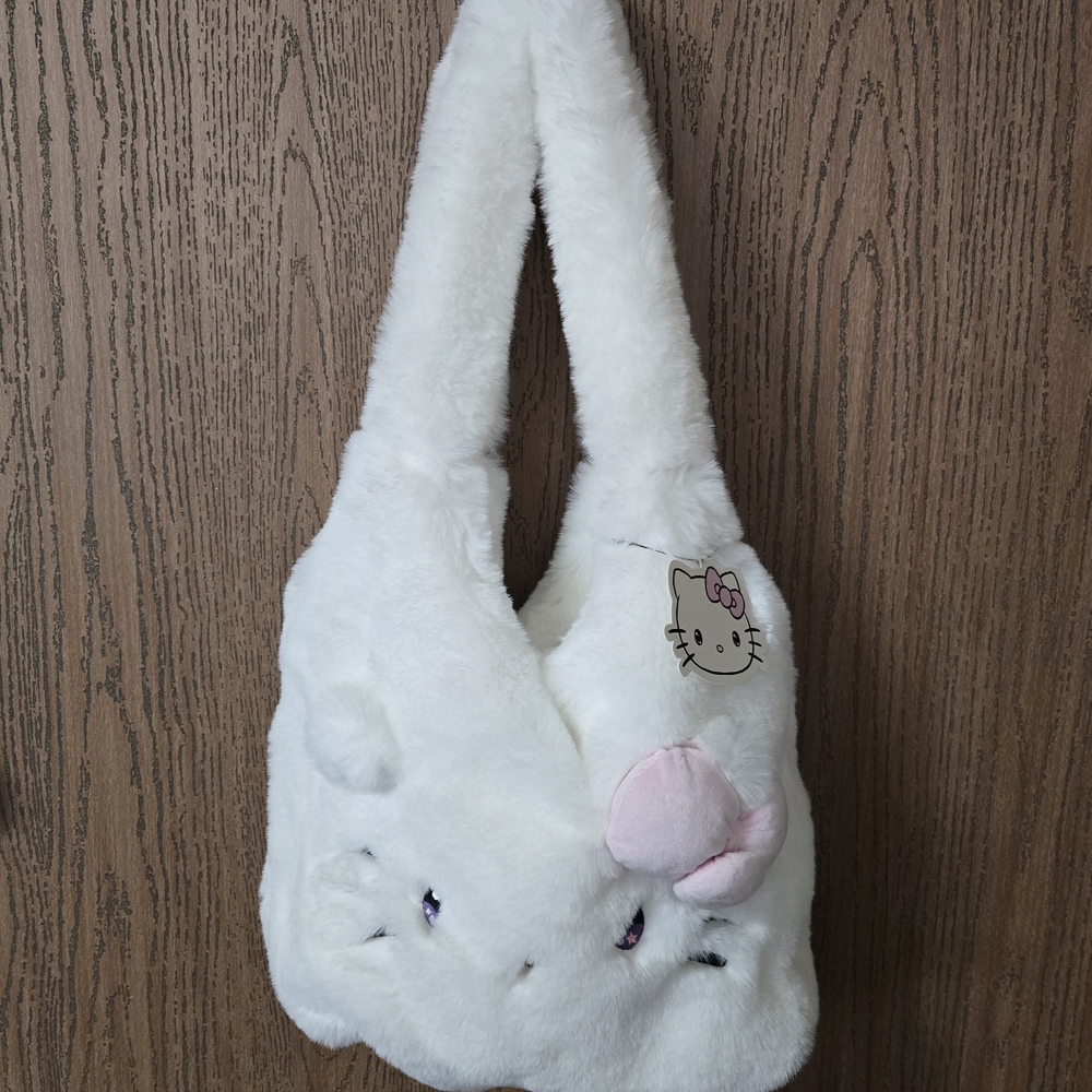 NWT Forever 21 White Plush Shoulder Bag